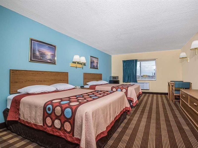 Super 8 By Wyndham Osseo Wi Hotel Exterior photo